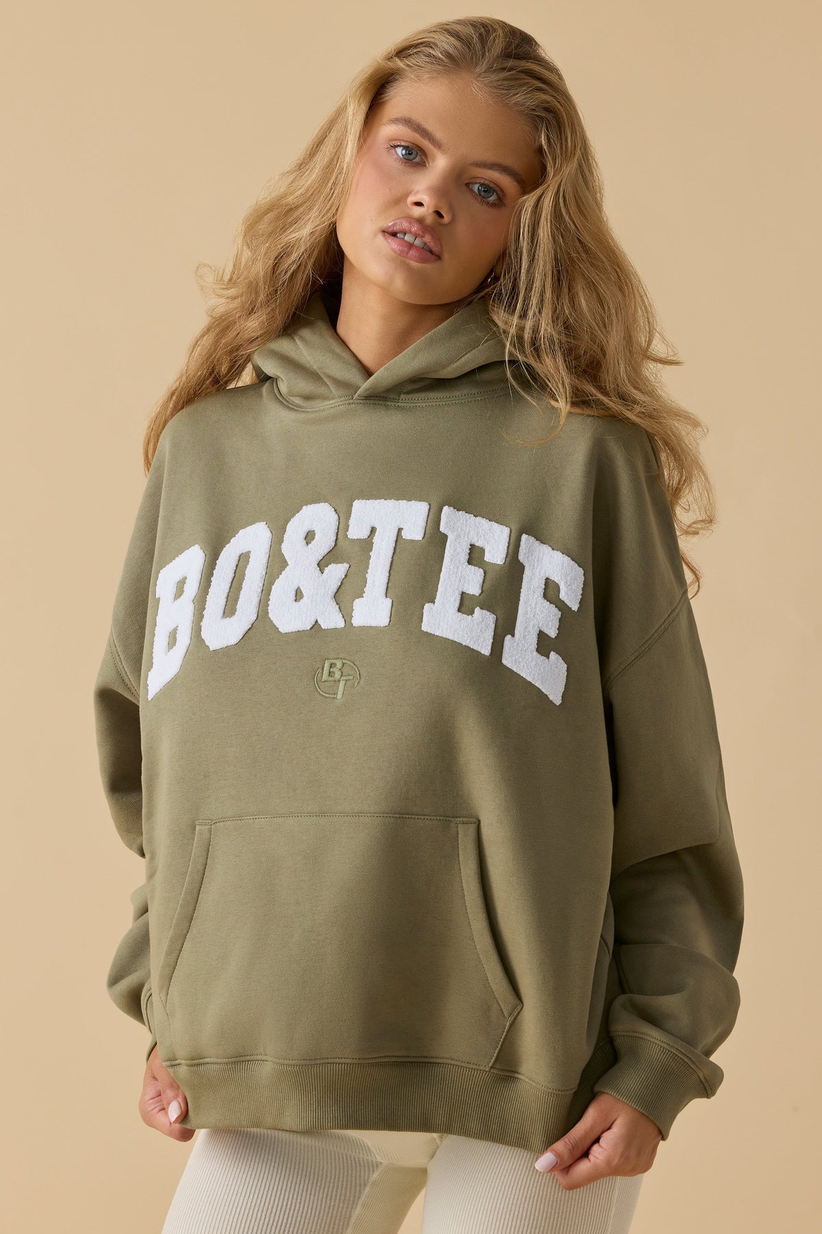 Chic Oversized Hooded Sweatshirt in Soft Olive