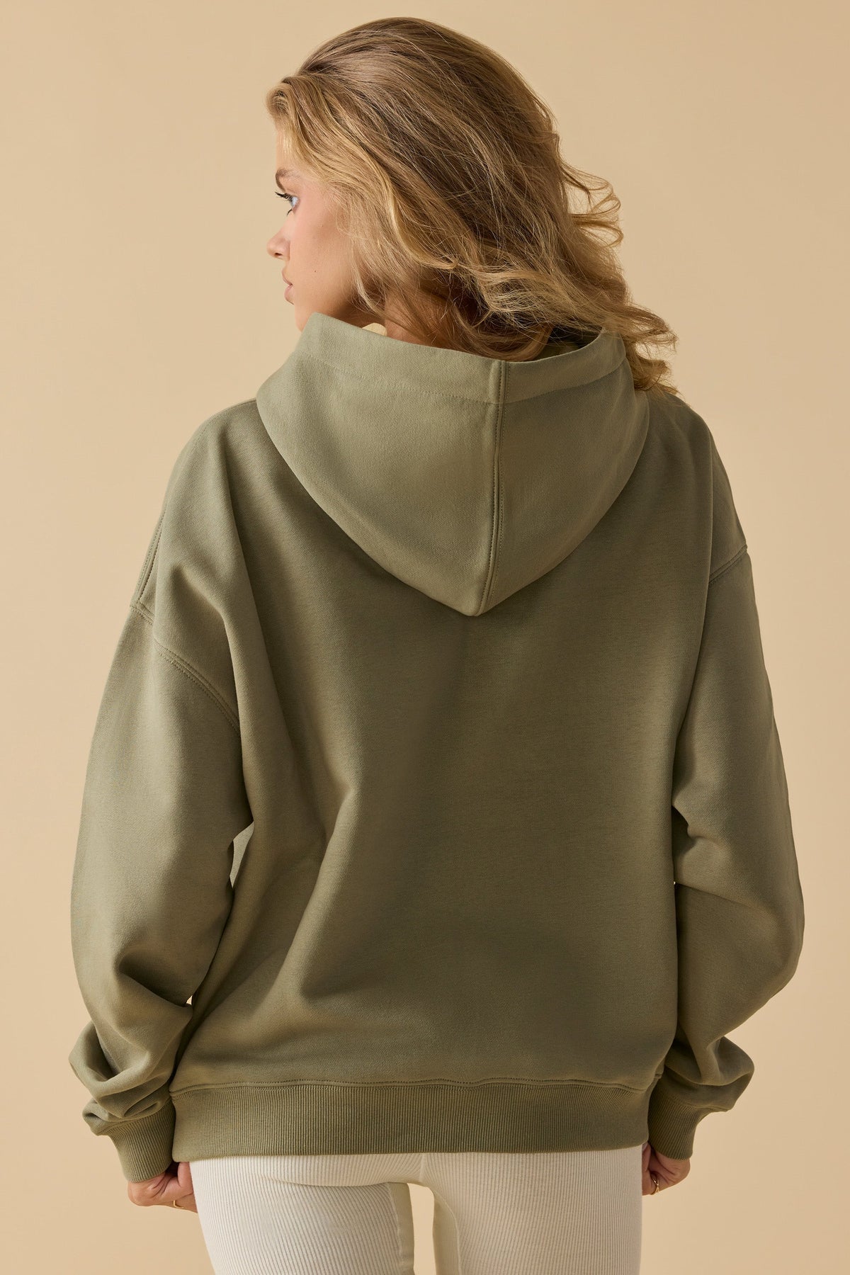 Chic Oversized Hooded Sweatshirt in Soft Olive