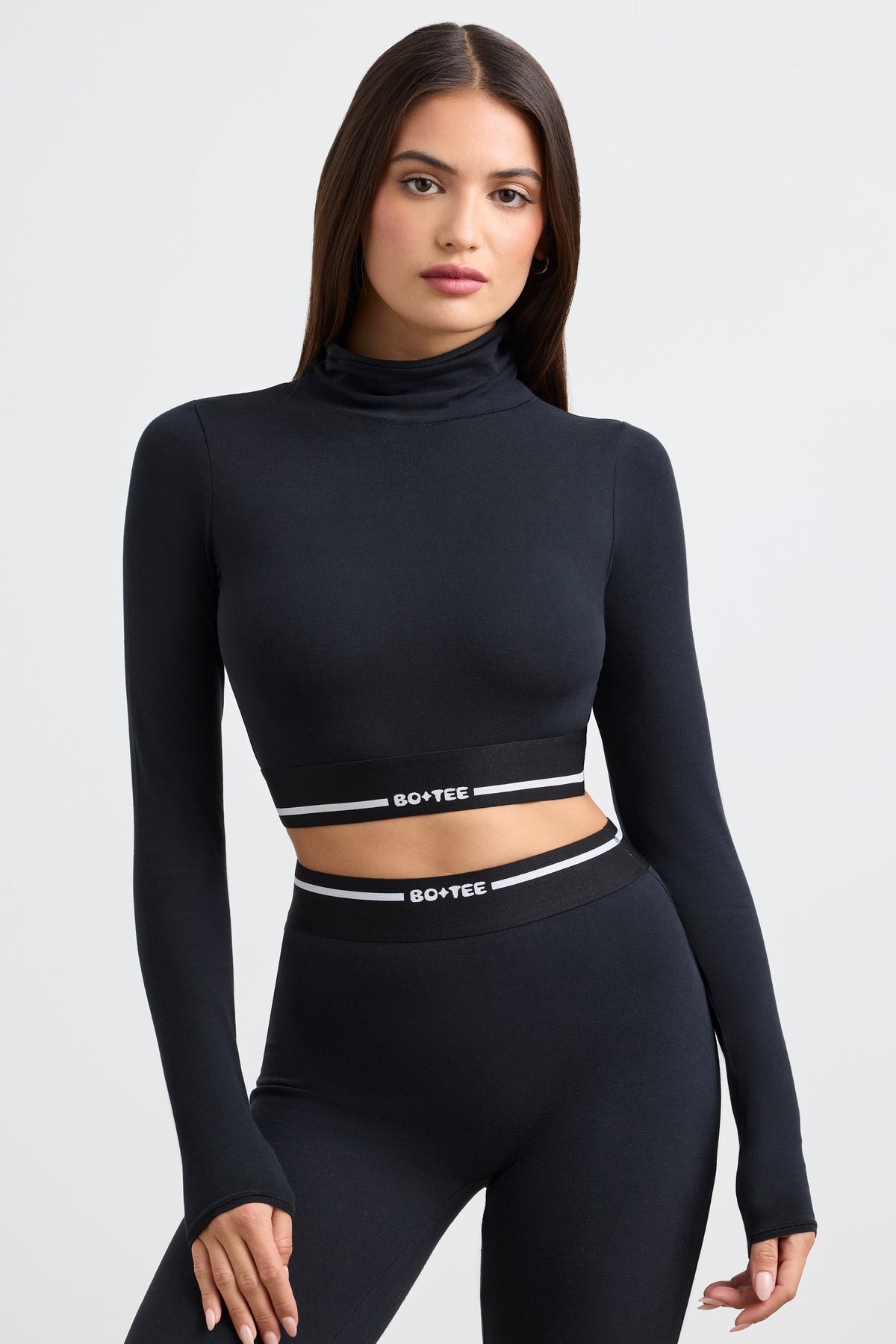 Chic Backless Turtleneck Long-Sleeve Crop Top in Black