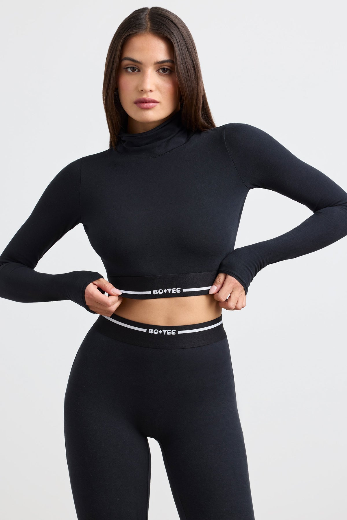 Chic Backless Turtleneck Long-Sleeve Crop Top in Black