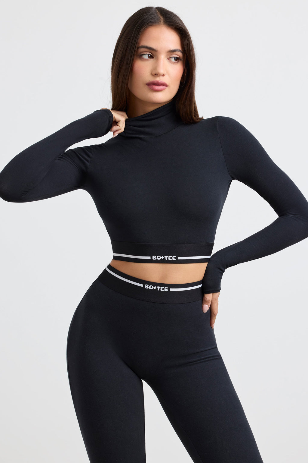 Chic Backless Turtleneck Long-Sleeve Crop Top in Black