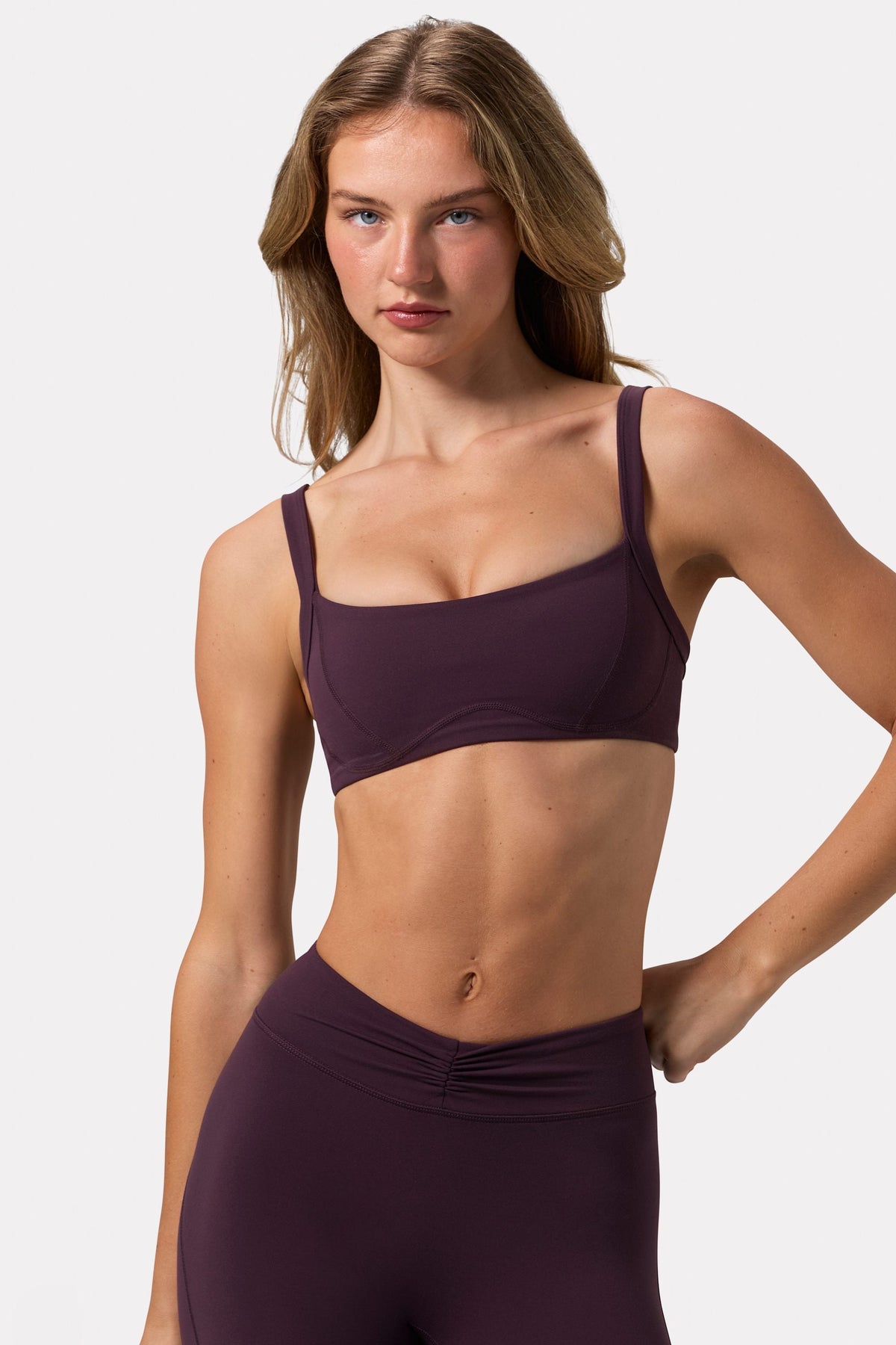 Chic Soft Active Seam-Detail Sports Bra in Plum