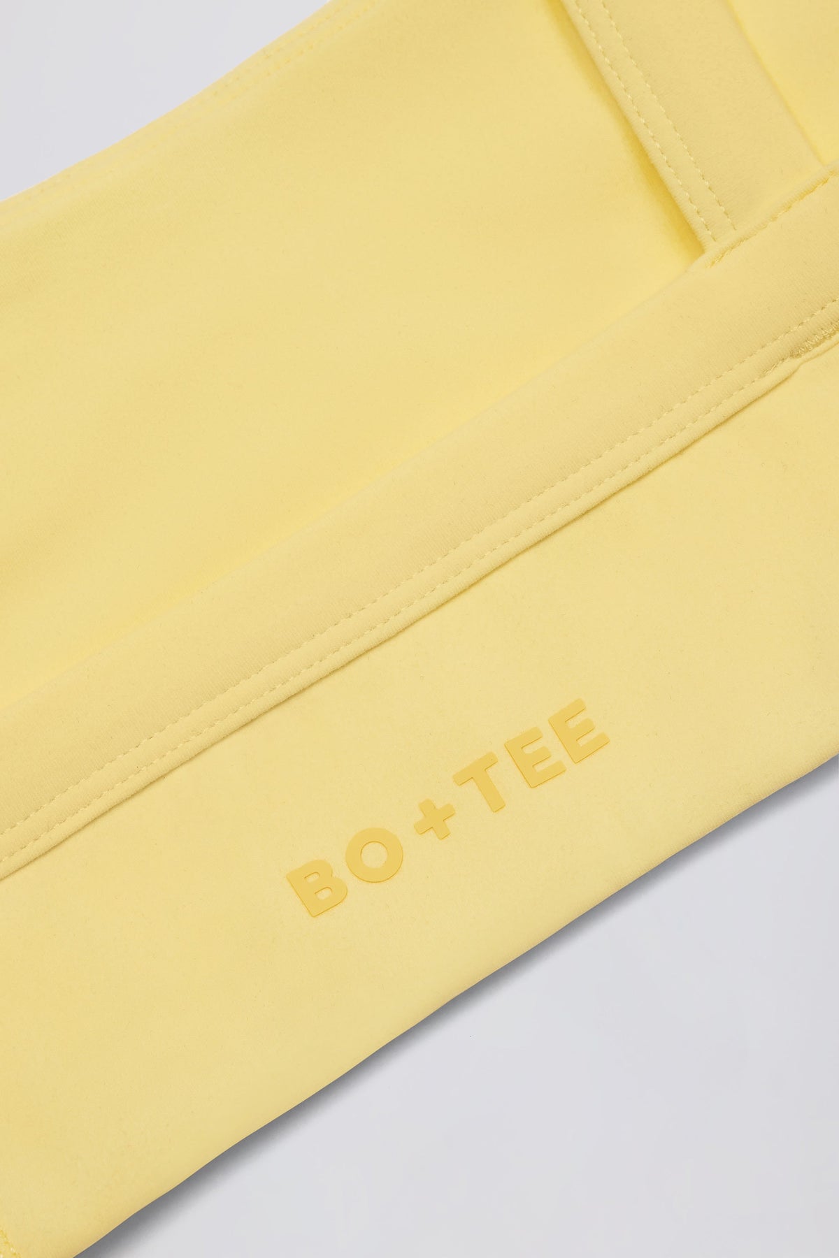 Chic Soft Active Seam-Detail Sports Bra in Lemon