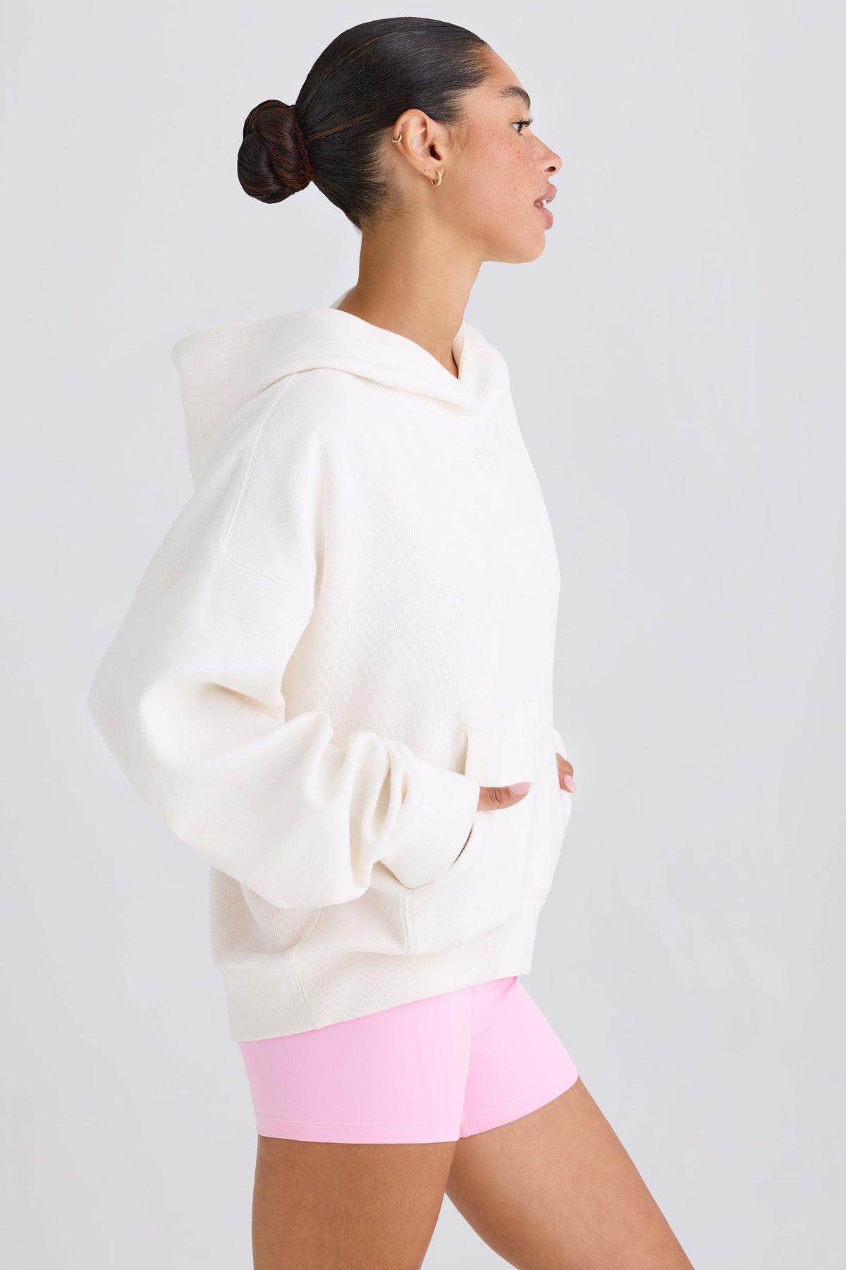 Chic Textured Cotton Jersey Graphic Print Hoodie in White