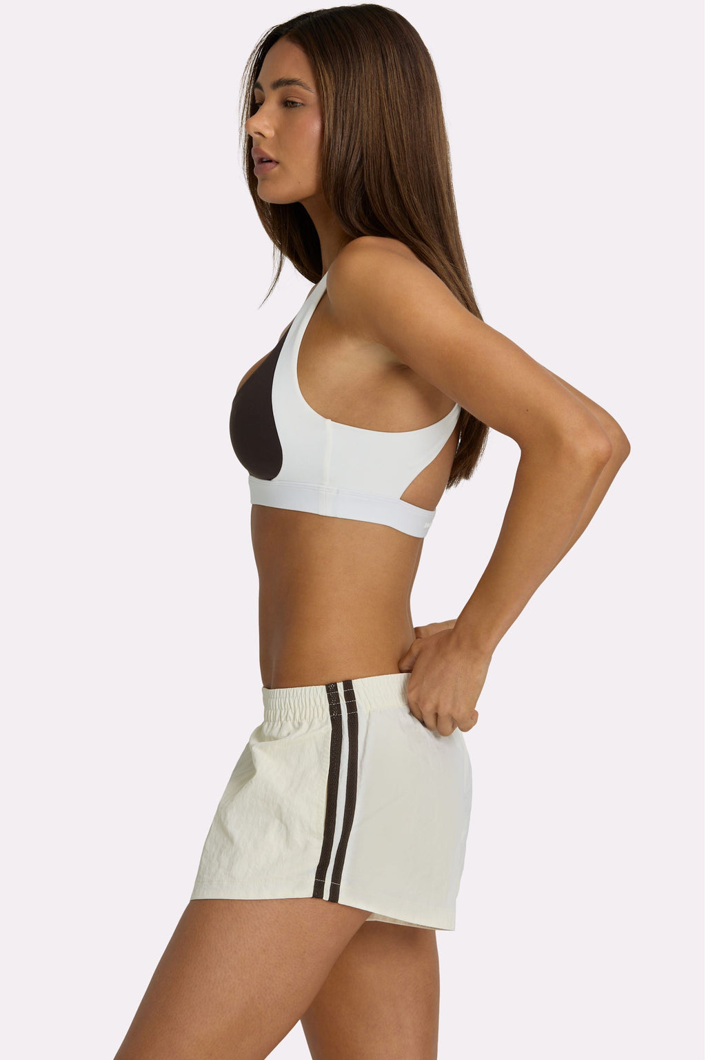 Chic Soft Active High-Impact Sports Bra in Coconut