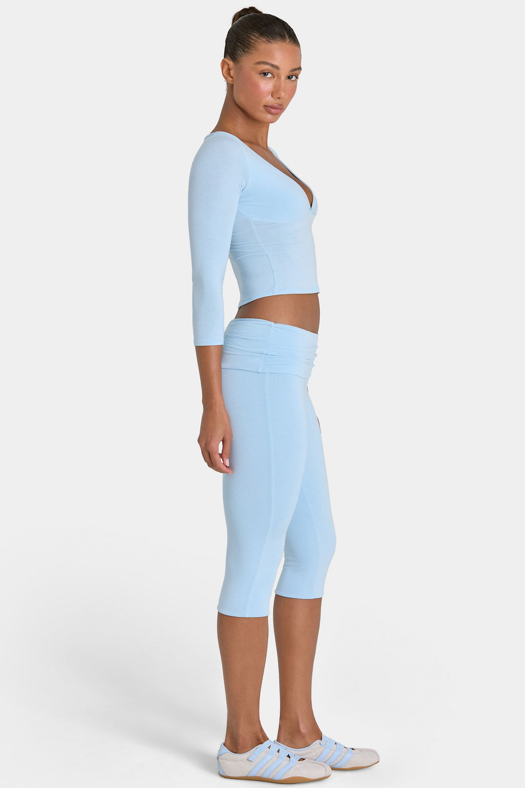 Chic ButterCloud Capri Leggings in Sky