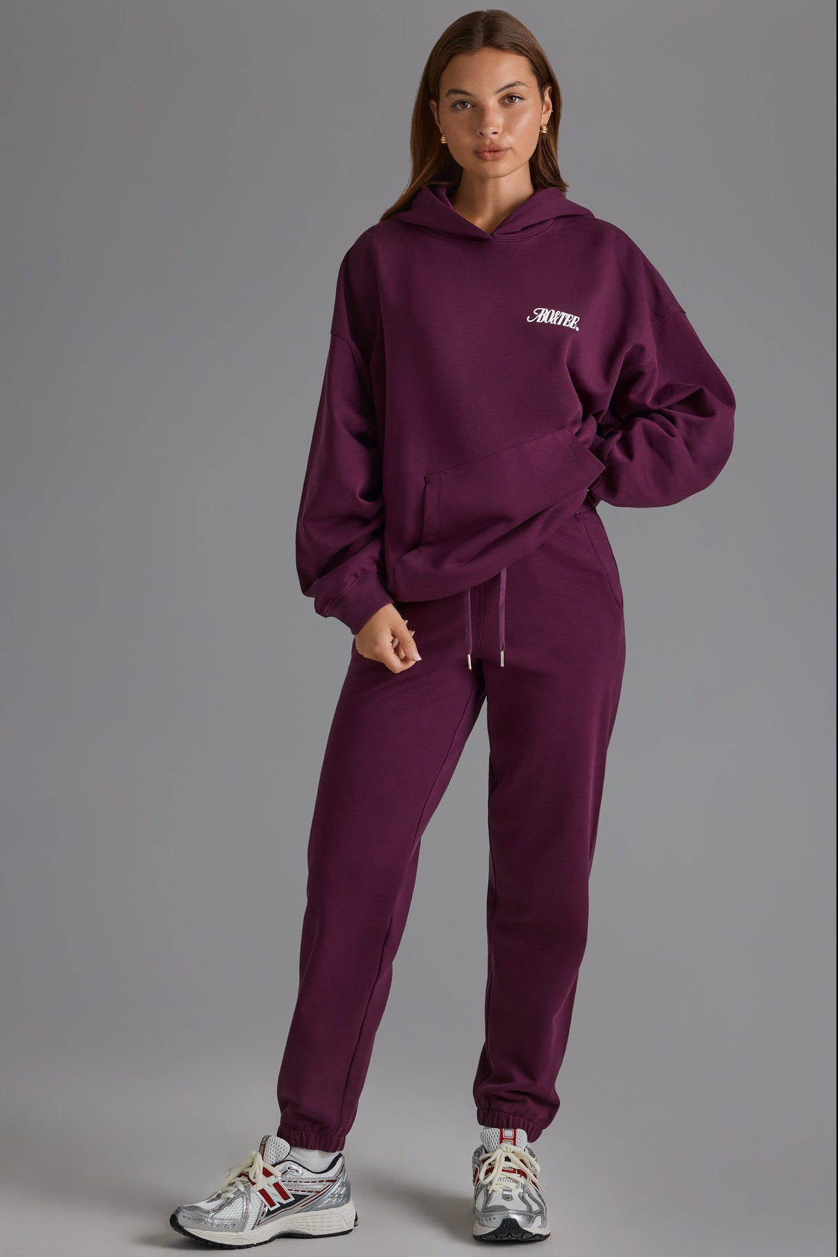 Chic Soft Cotton Jersey Relaxed Mid-Rise Joggers in Grape