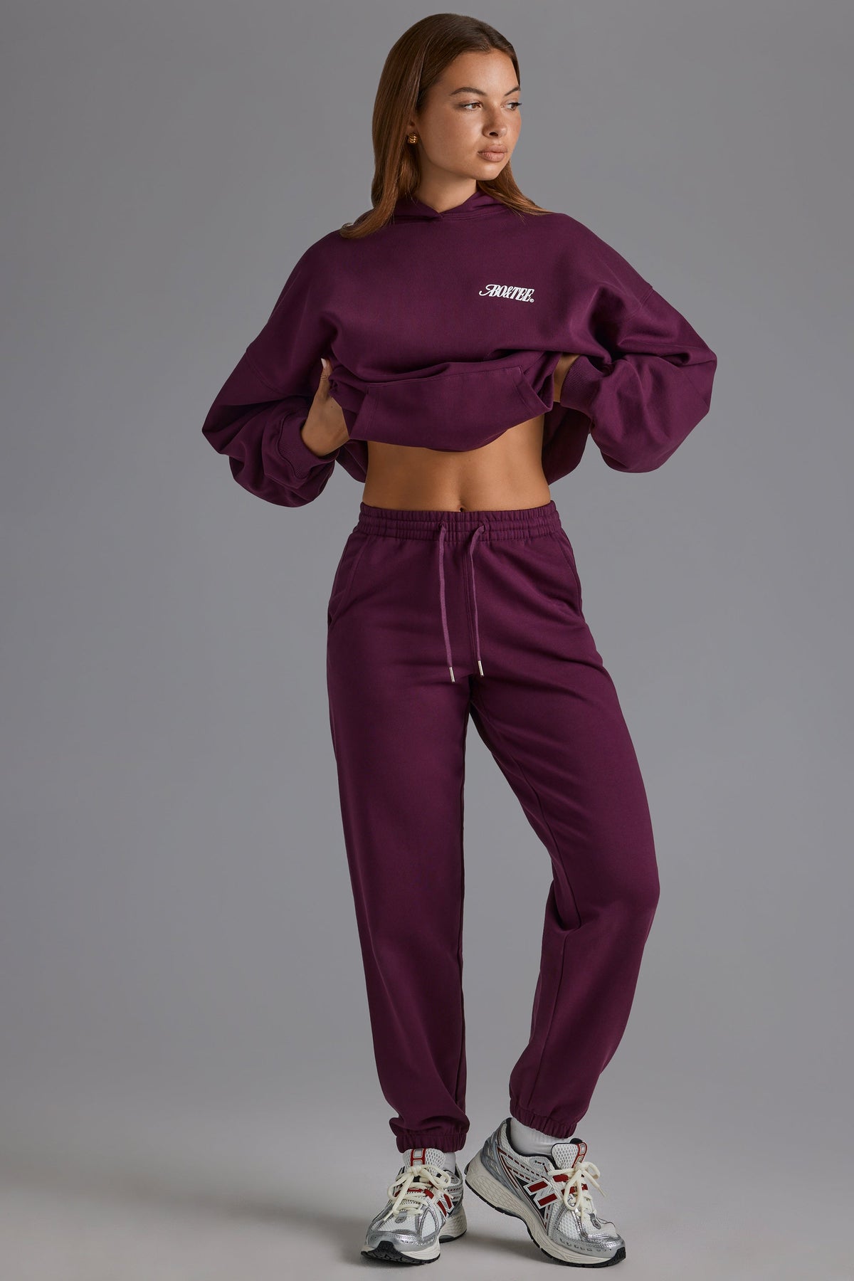 Chic Soft Cotton Jersey Relaxed Mid-Rise Joggers in Grape
