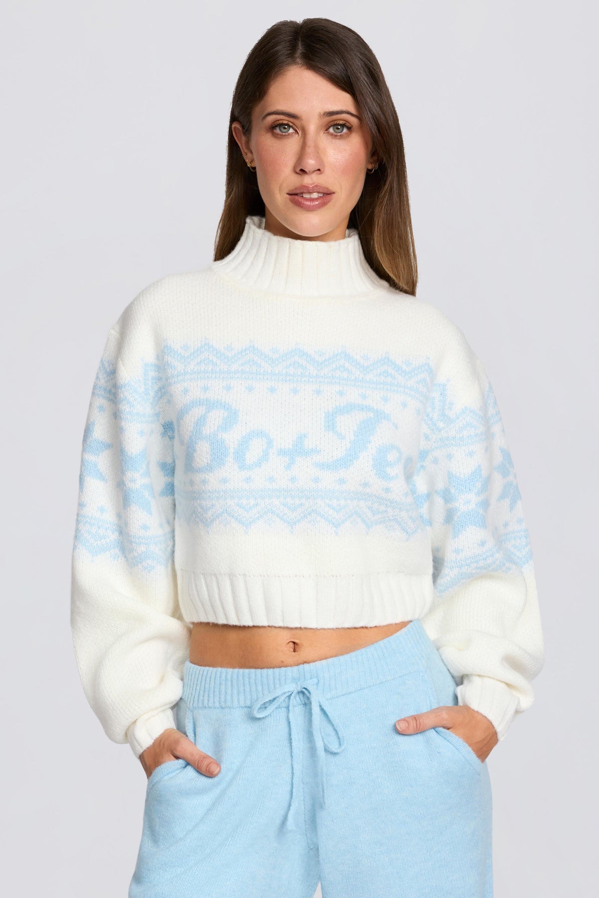 Chic Jacquard-Knit Cropped Jumper in Ivory