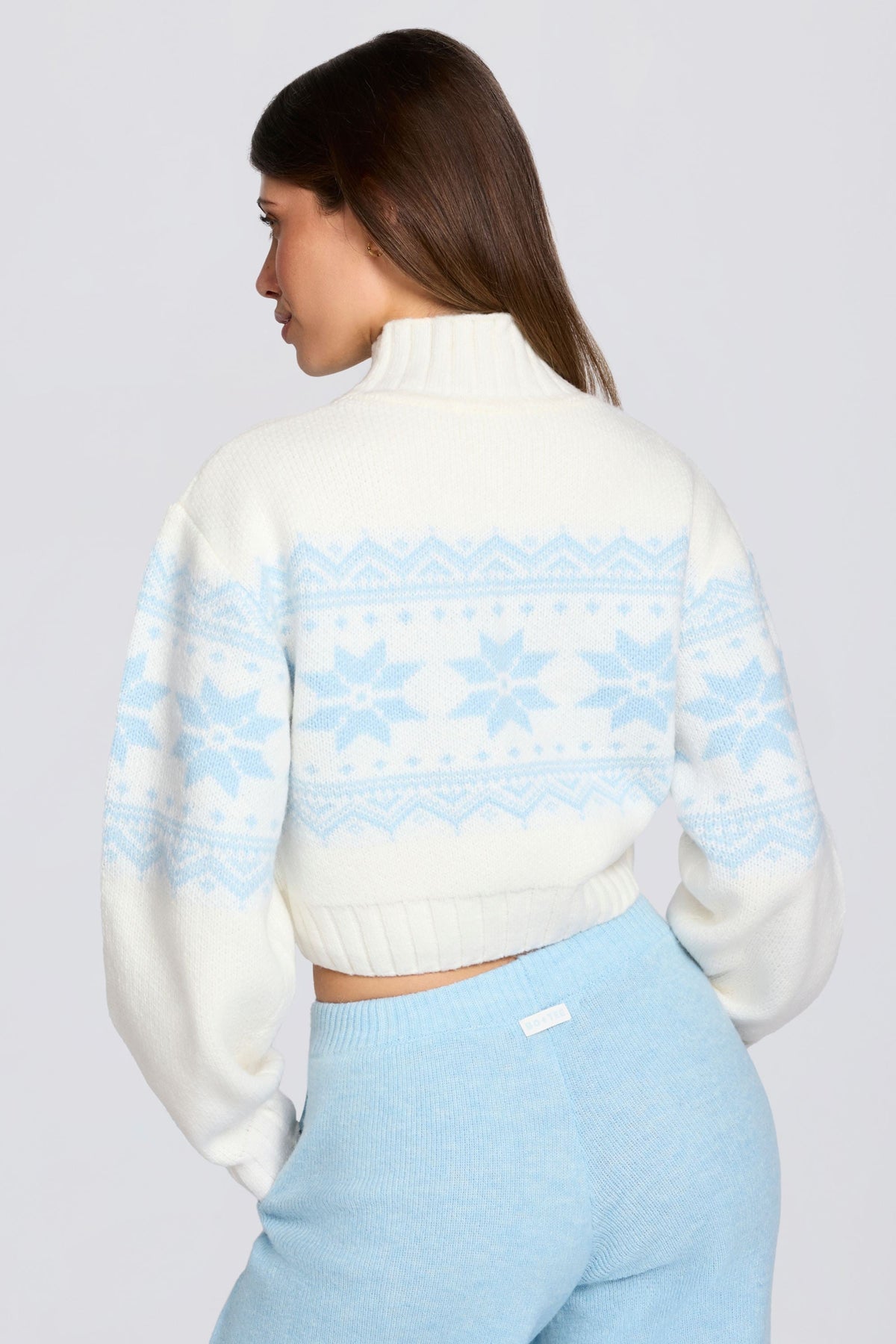 Chic Jacquard-Knit Cropped Jumper in Ivory