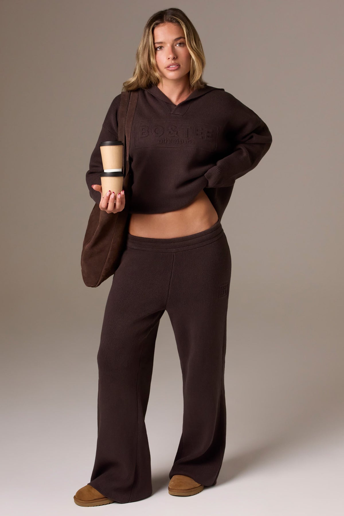 Chic Ribbed Knit Wide-Leg Joggers in Pecan