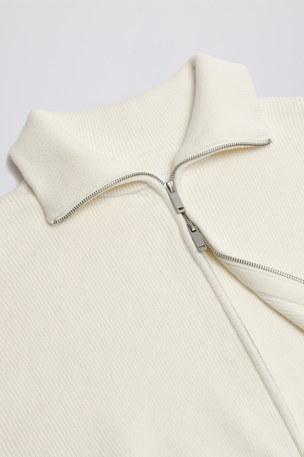 Chic Ribbed Knit Zip-Up Cropped Sweatshirt in Ivory