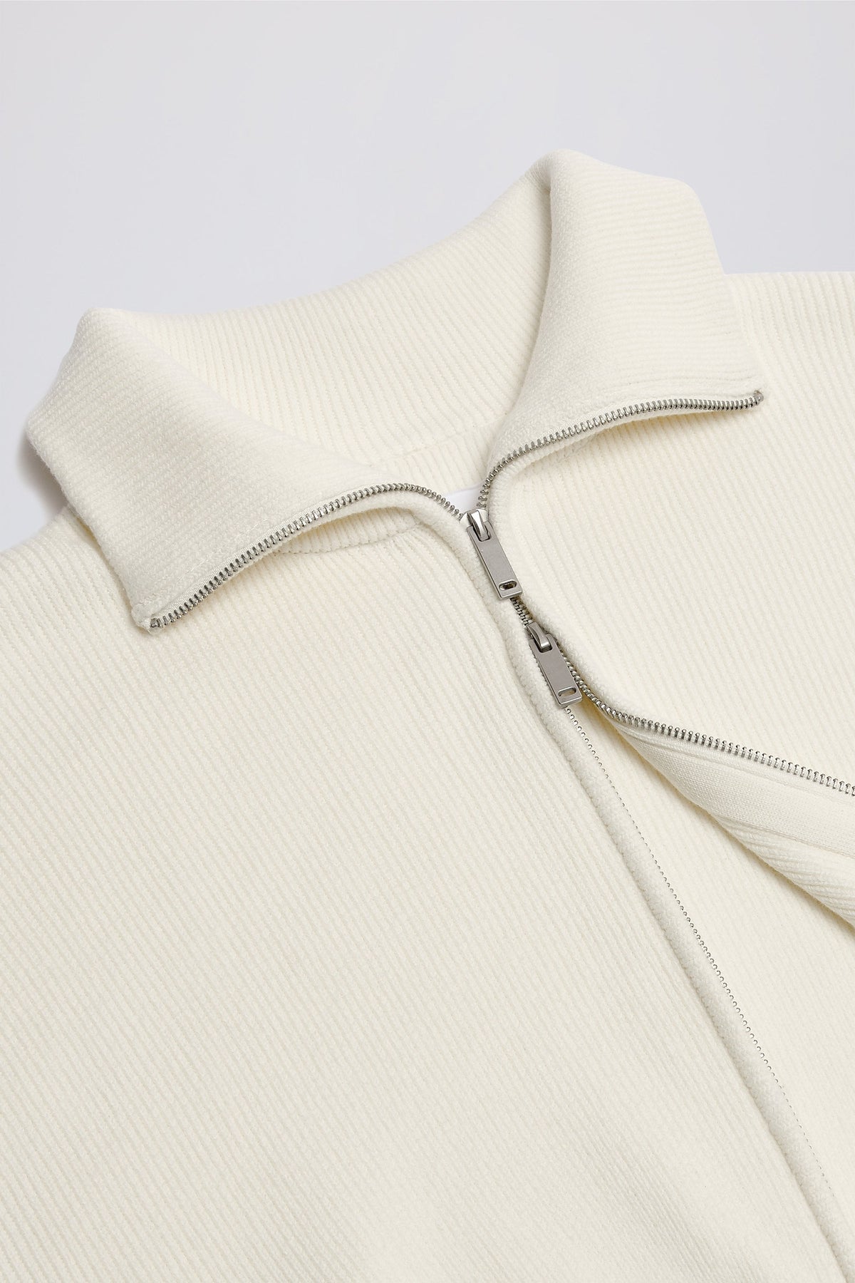 Chic Ribbed Knit Zip-Up Cropped Sweatshirt in Ivory