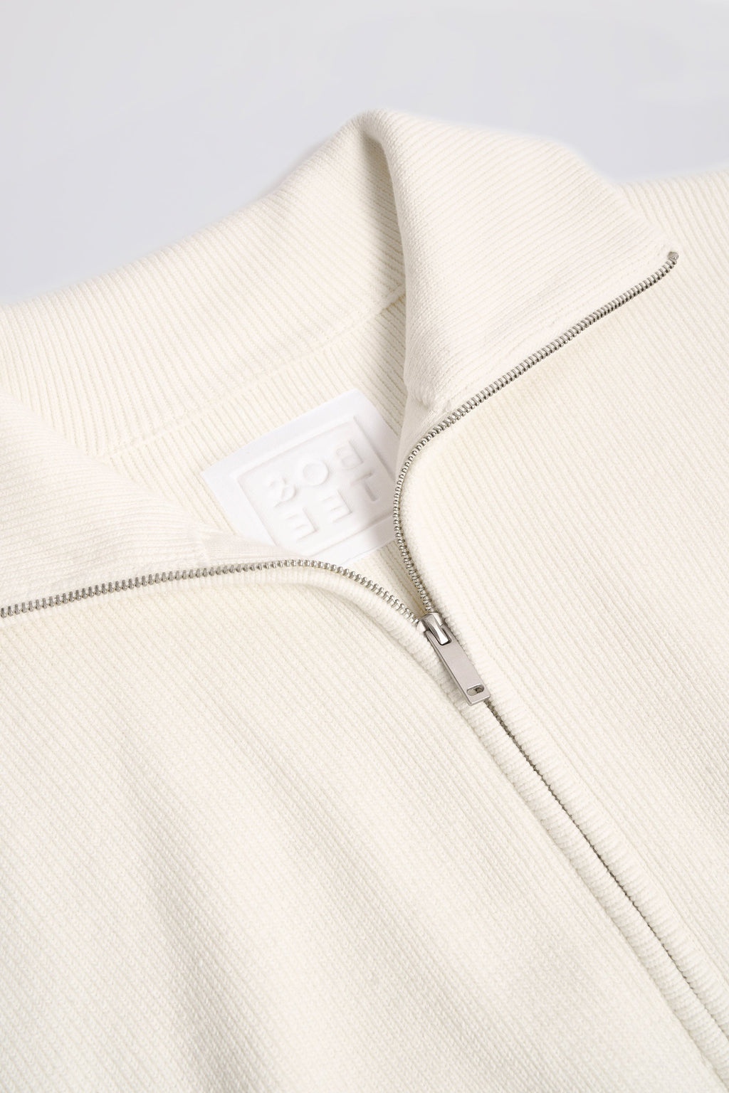 Chic Ribbed Knit Zip-Up Cropped Sweatshirt in Ivory
