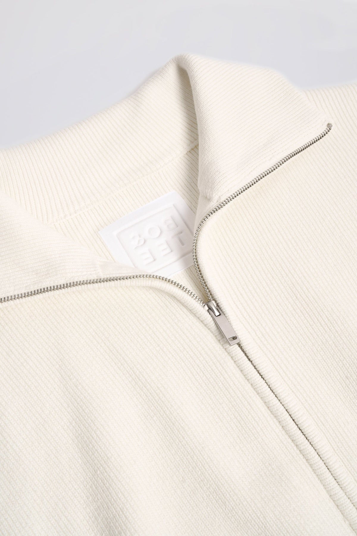 Chic Ribbed Knit Zip-Up Cropped Sweatshirt in Ivory