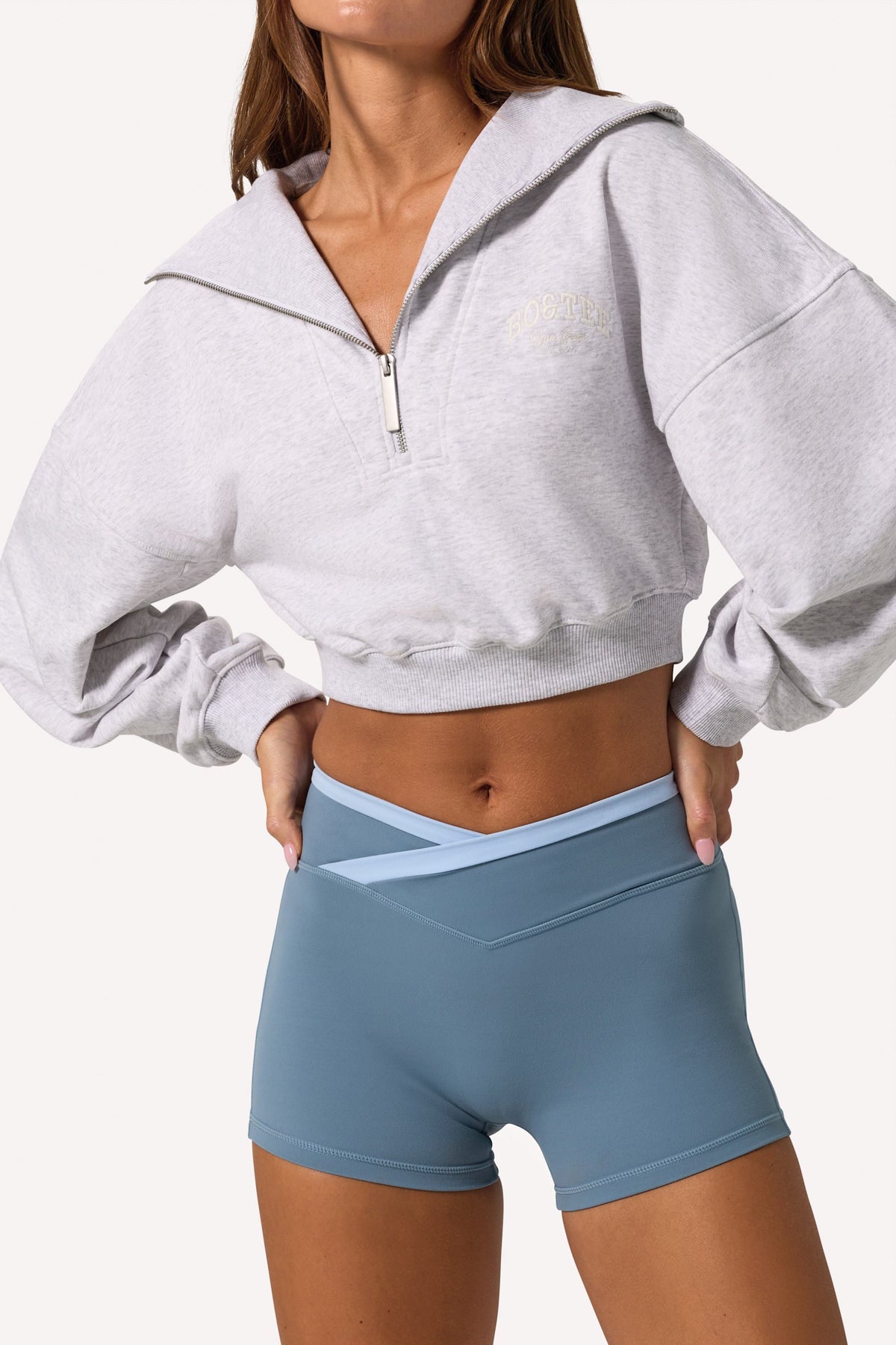 Chic Quarter-Zip Cropped Sweatshirt in Grey Marl