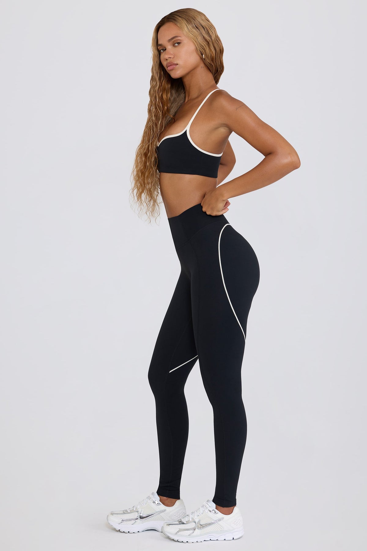 Chic Soft Active Mid-Rise Leggings in Black