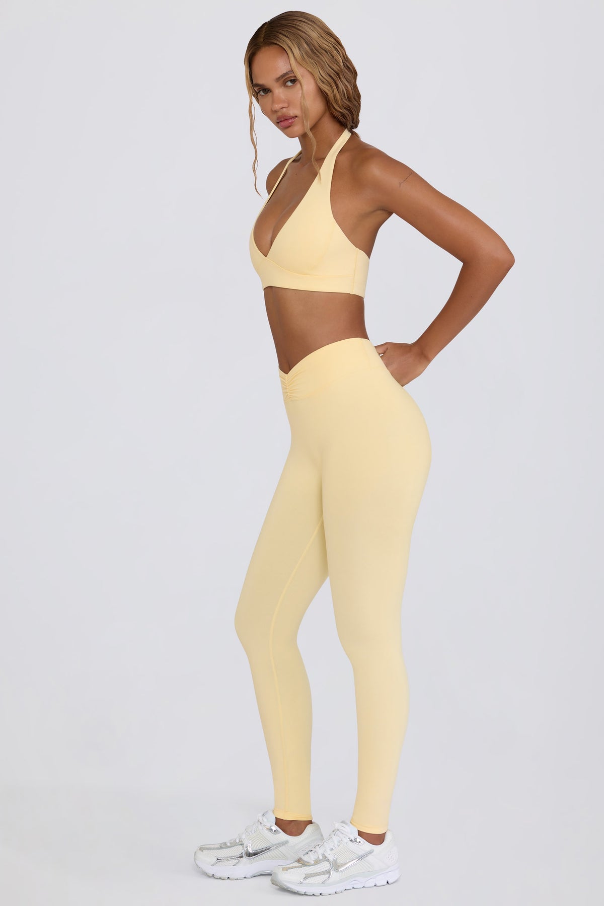 Chic Brushed Jersey Ruched Mid-Rise Leggings in Lemon Marl