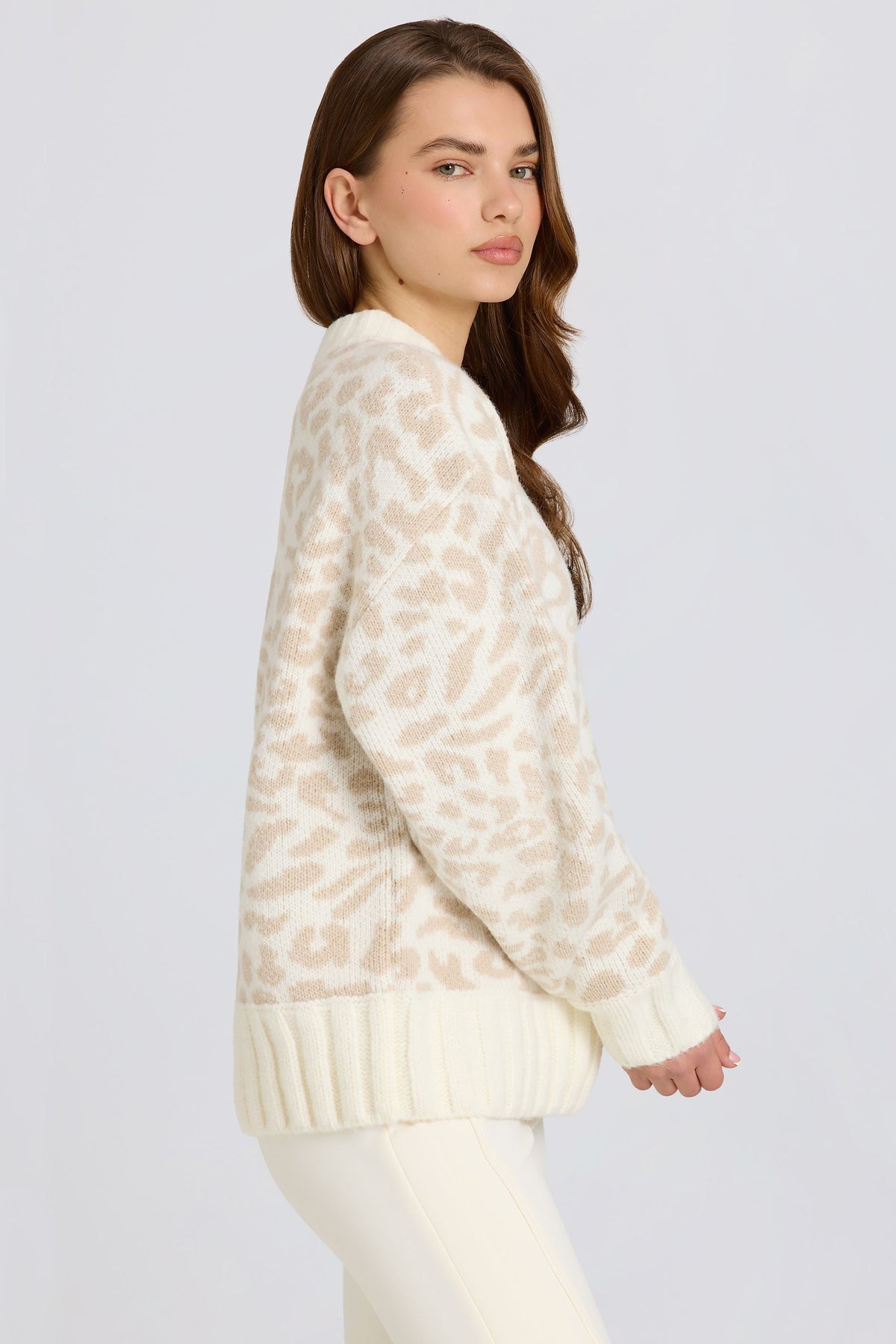 Chic Jacquard-Knit Oversized Jumper in Ice