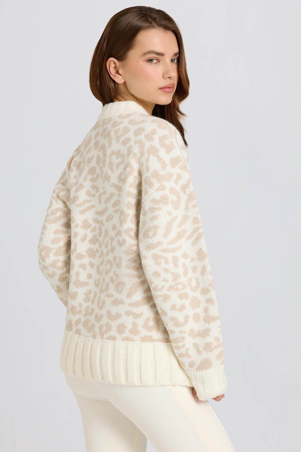 Chic Jacquard-Knit Oversized Jumper in Ice