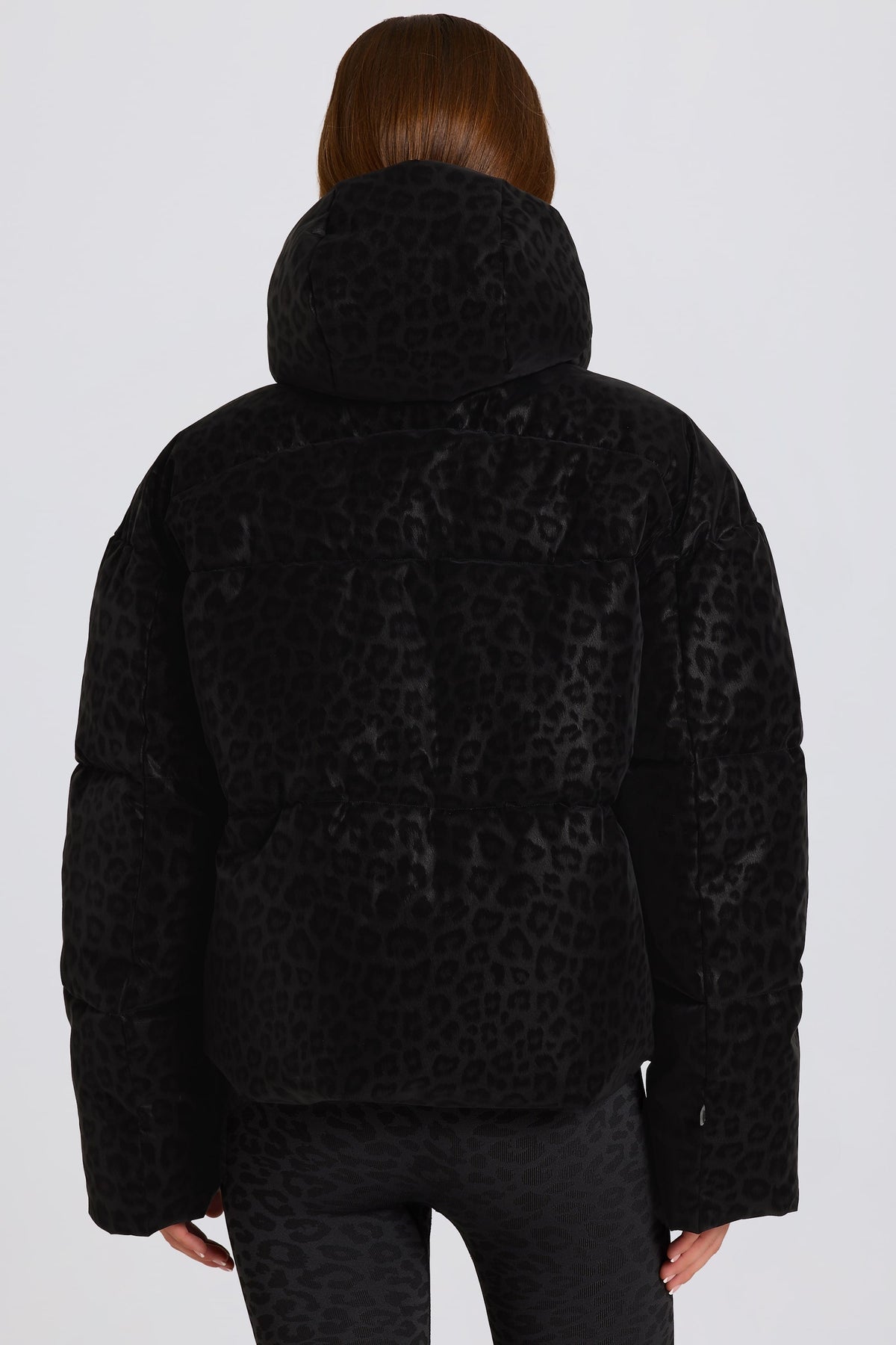 Chic Waterproof Cropped Oversized Ski Jacket in Black Leopard