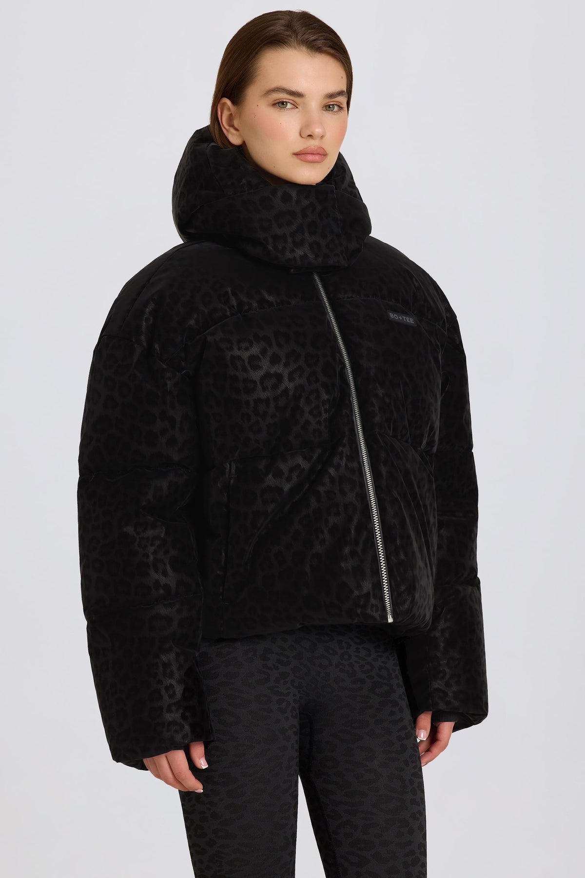 Chic Waterproof Cropped Oversized Ski Jacket in Black Leopard