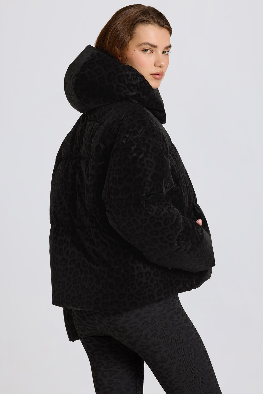 Chic Waterproof Cropped Oversized Ski Jacket in Black Leopard