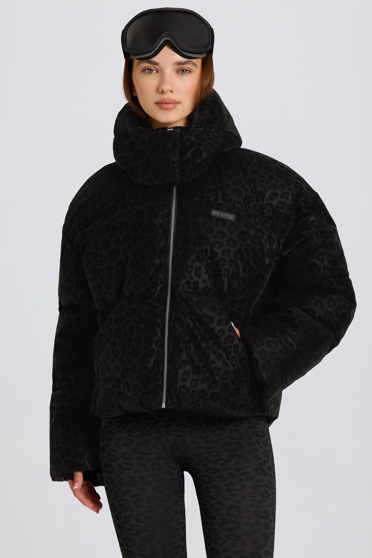 Chic Waterproof Cropped Oversized Ski Jacket in Black Leopard