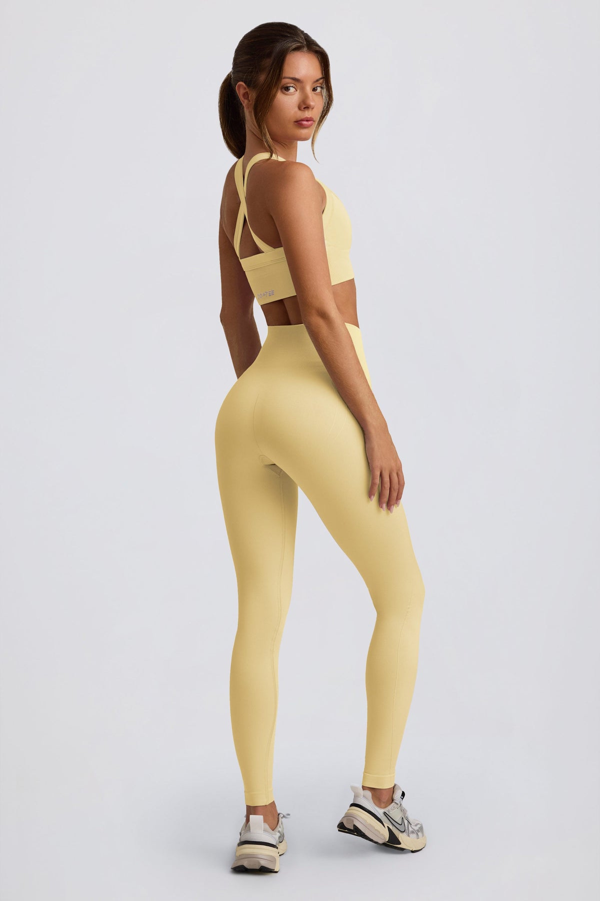 Chic Super Sculpt Seamless High-Waist Leggings in Butter