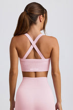 Chic Super Sculpt Seamless Crossback Sports Bra in Soft Pink