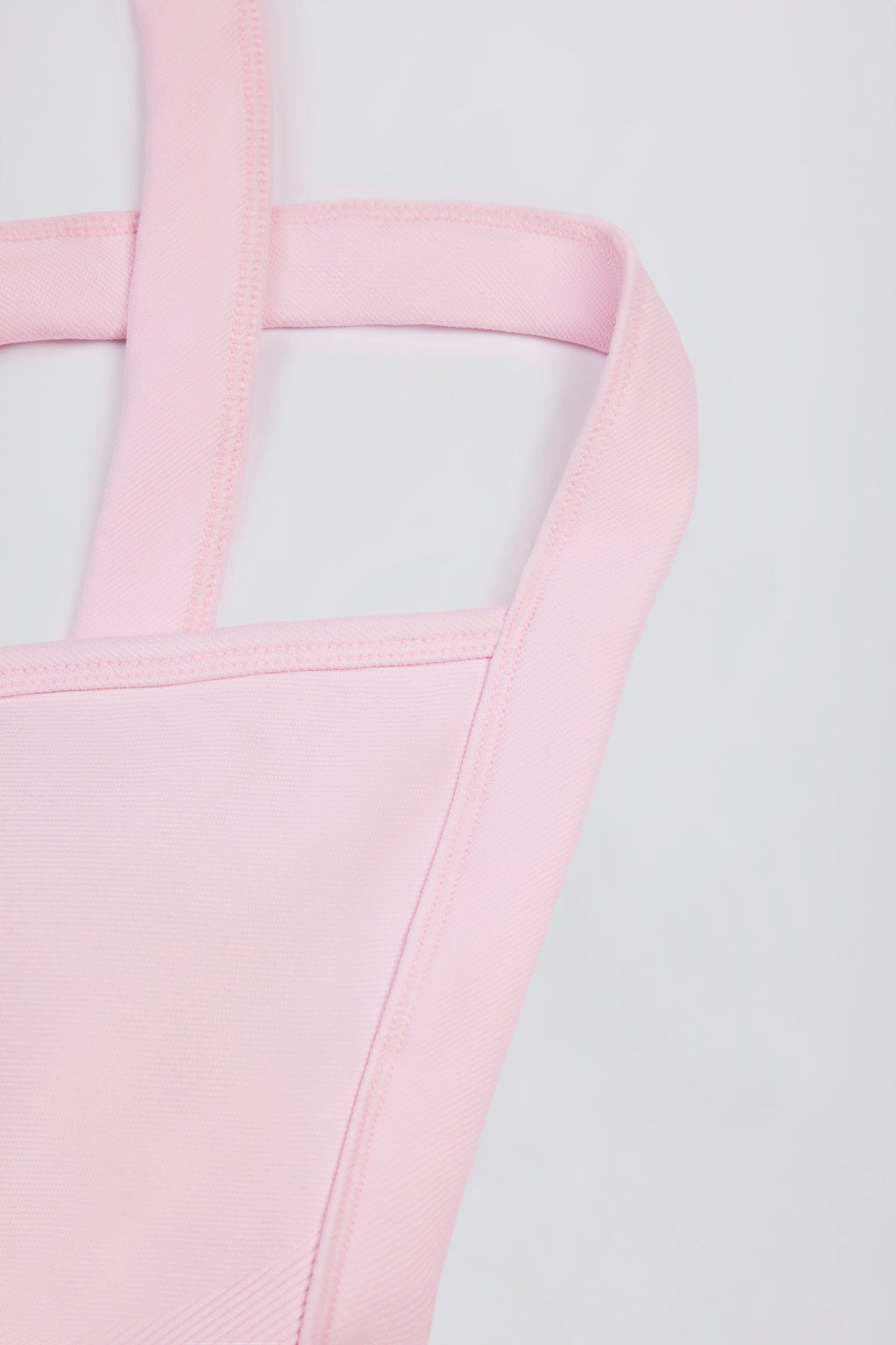 Chic Super Sculpt Seamless Crossback Sports Bra in Soft Pink