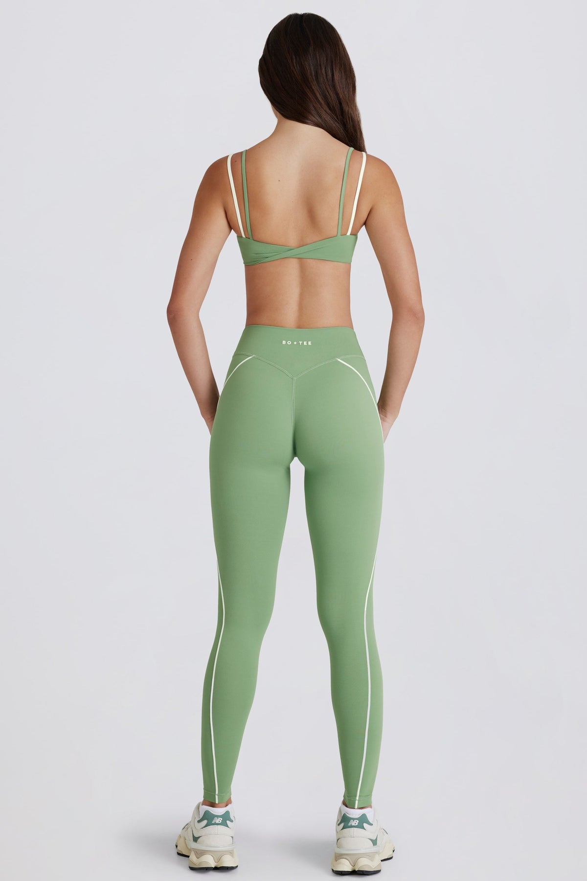 Chic Soft Active Twist-Front Leggings in Jade