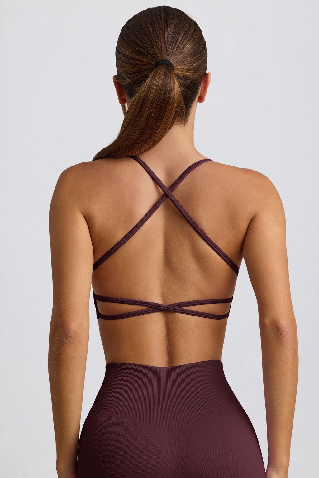 Chic Super Sculpt Seamless Backless Sports Bra in Burgundy