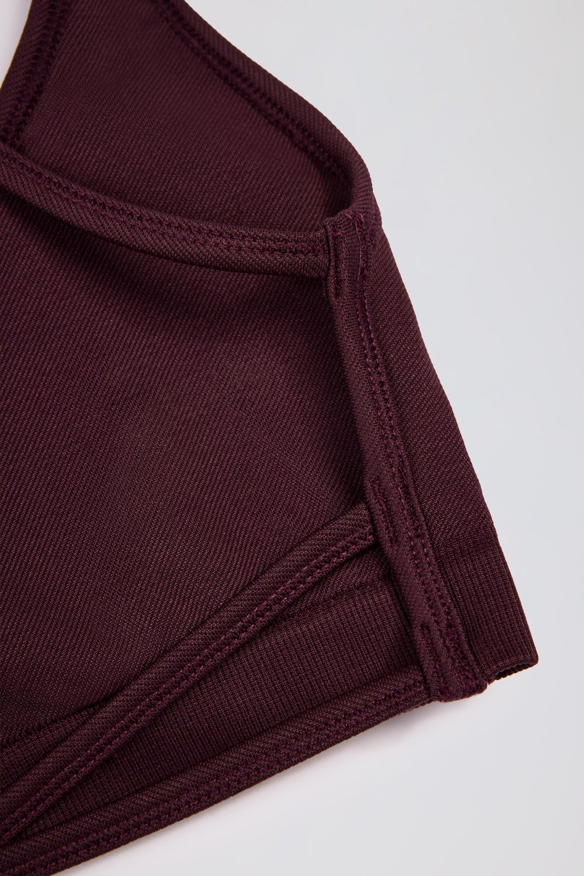 Chic Super Sculpt Seamless Backless Sports Bra in Burgundy