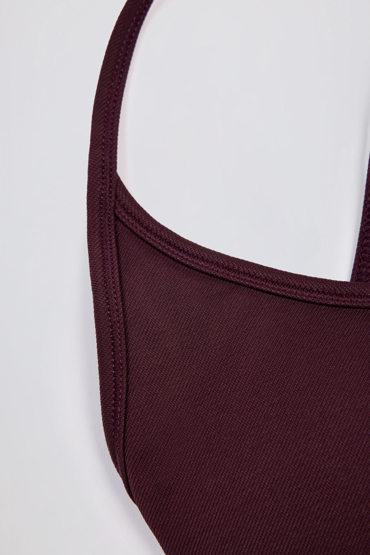Chic Super Sculpt Seamless Backless Sports Bra in Burgundy