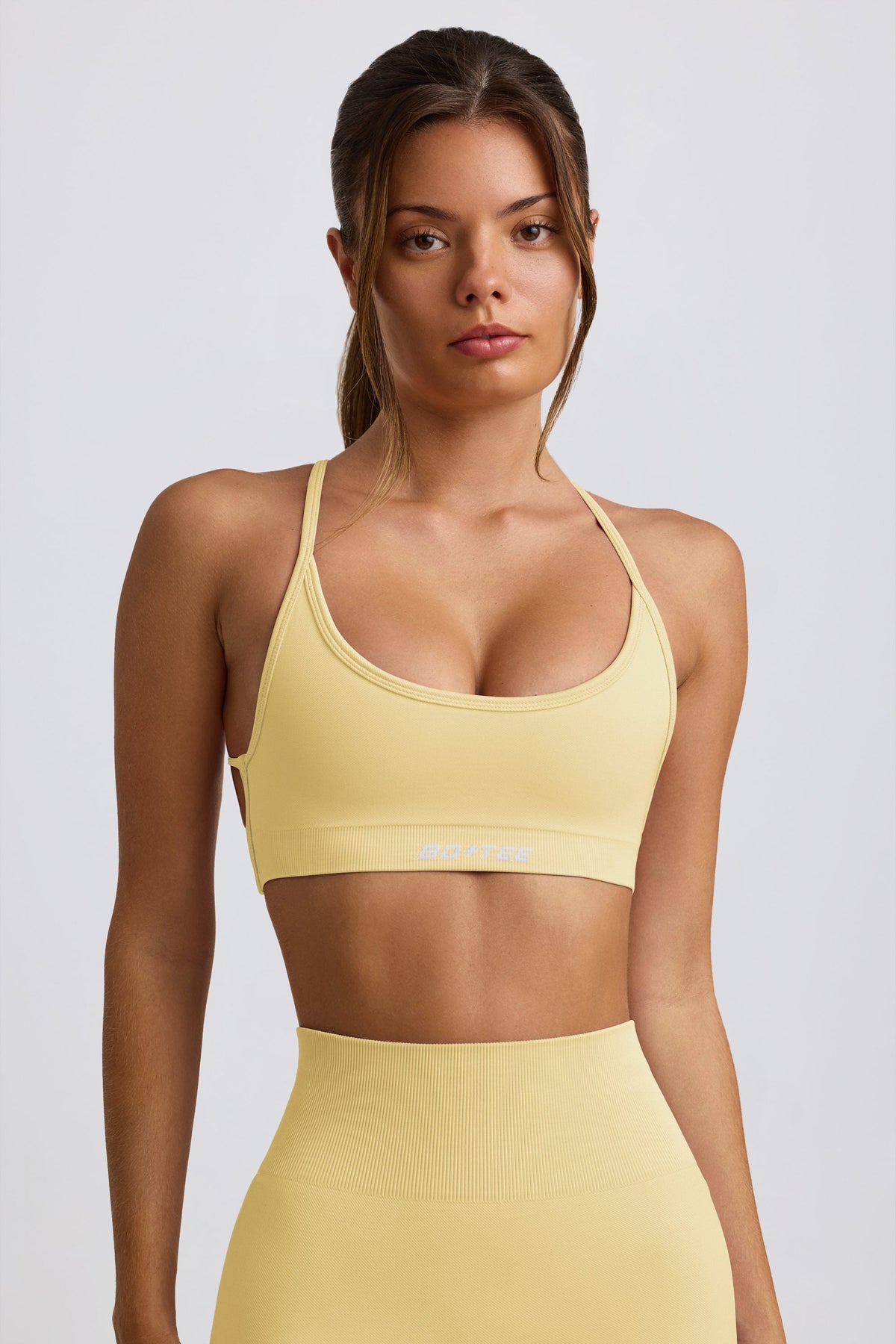 Chic Super Sculpt Seamless Backless Sports Bra in Butter