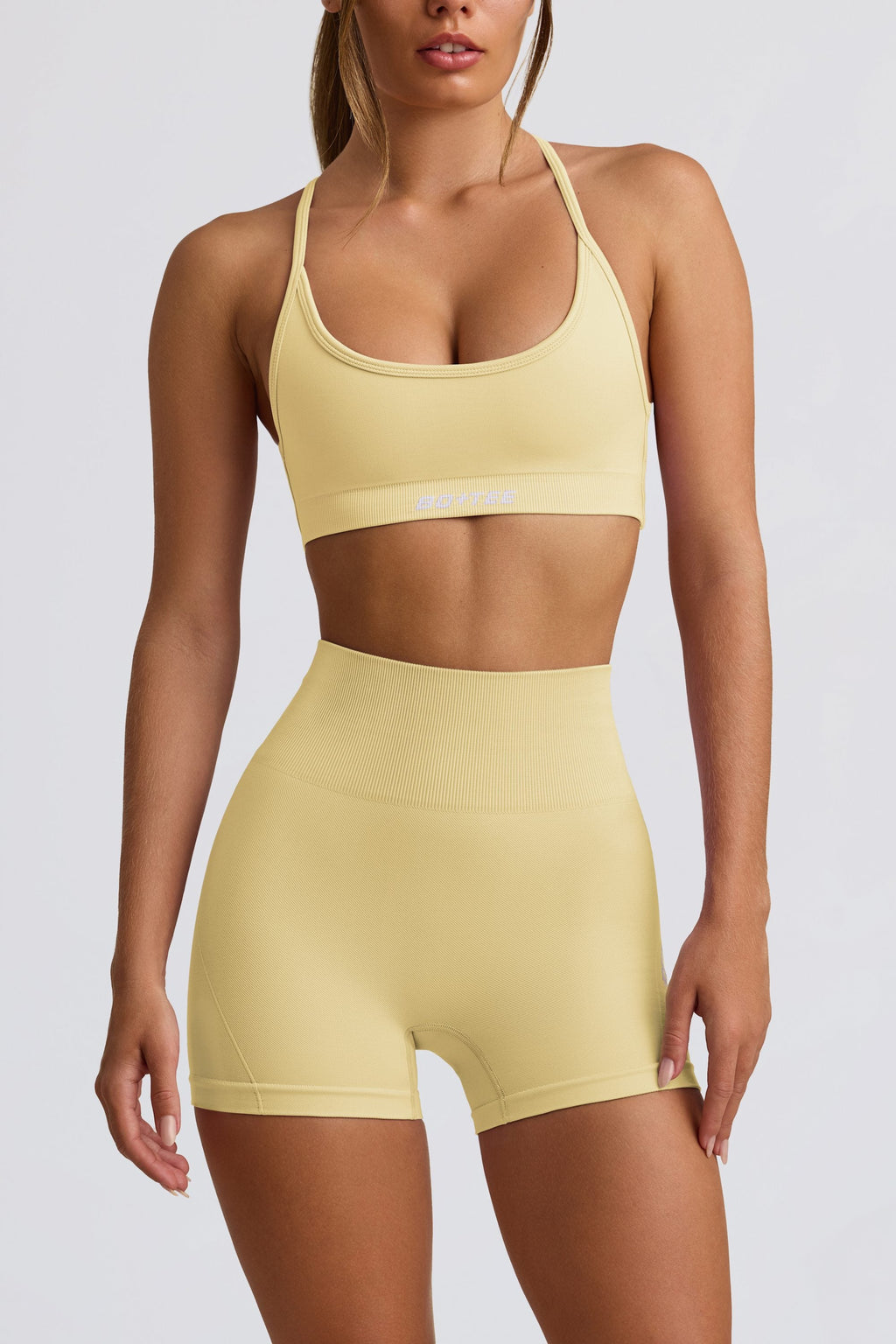 Chic Super Sculpt Seamless Backless Sports Bra in Butter
