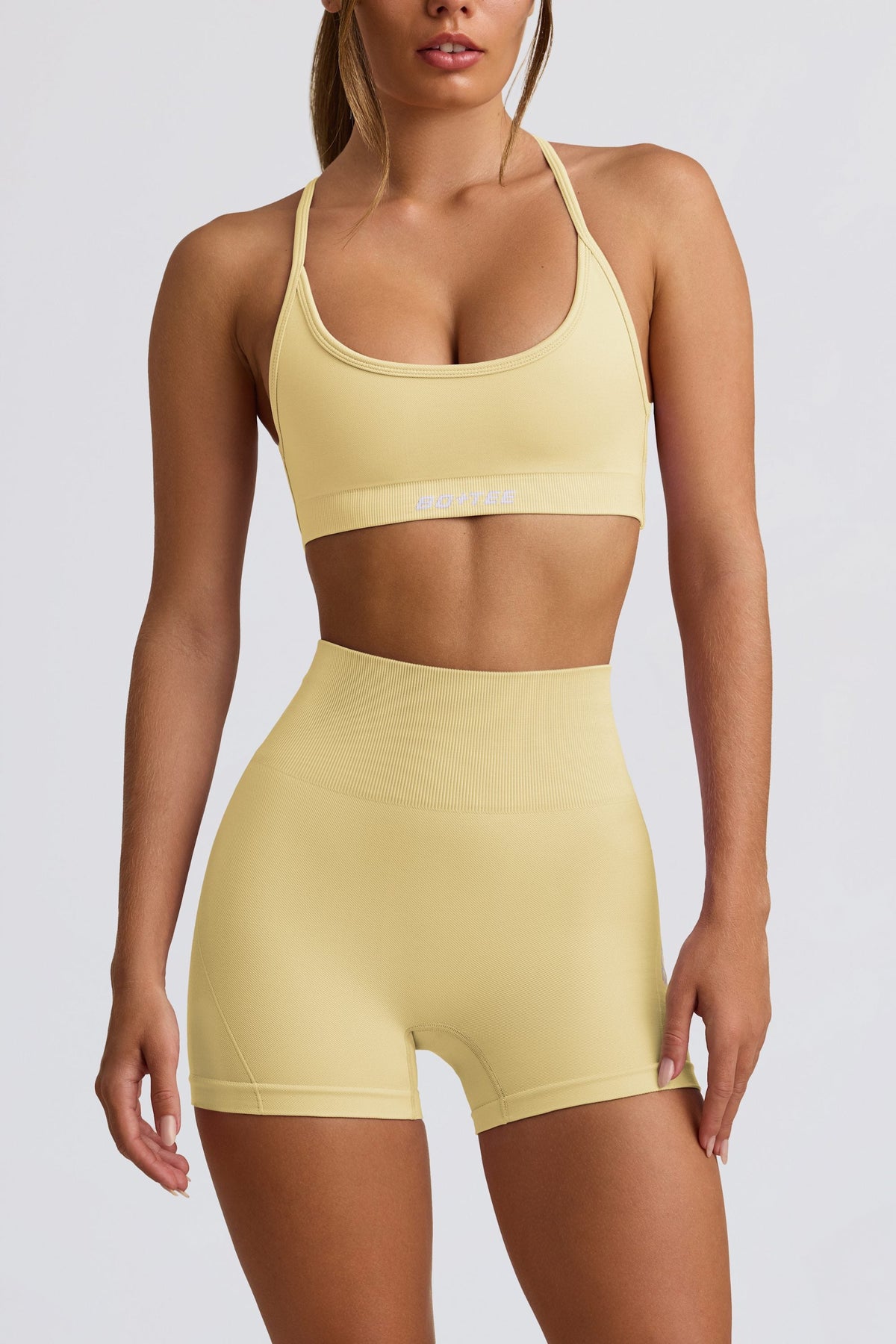 Chic Super Sculpt Seamless Backless Sports Bra in Butter