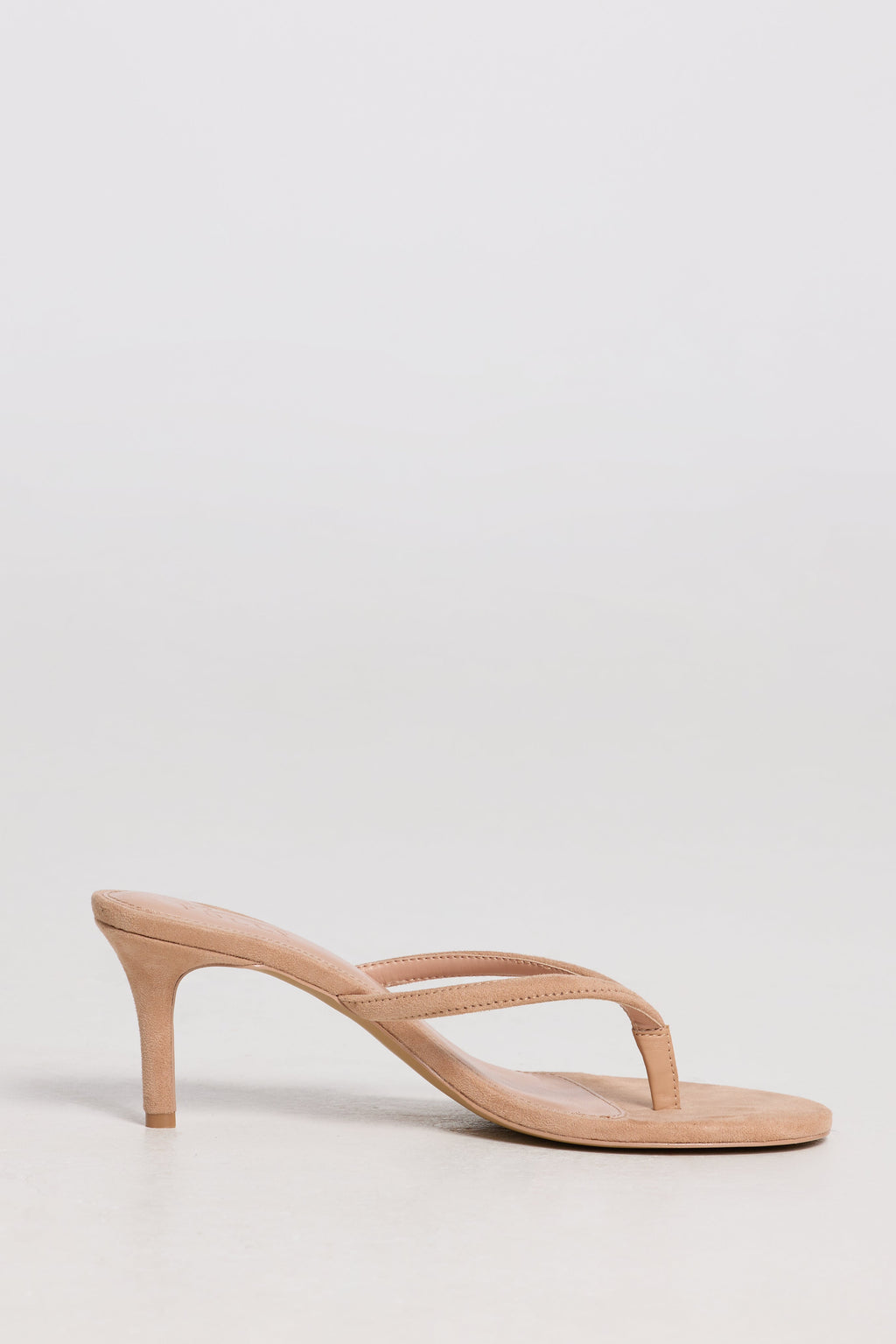 Chic Heeled Thong Sandals in Soft Tan