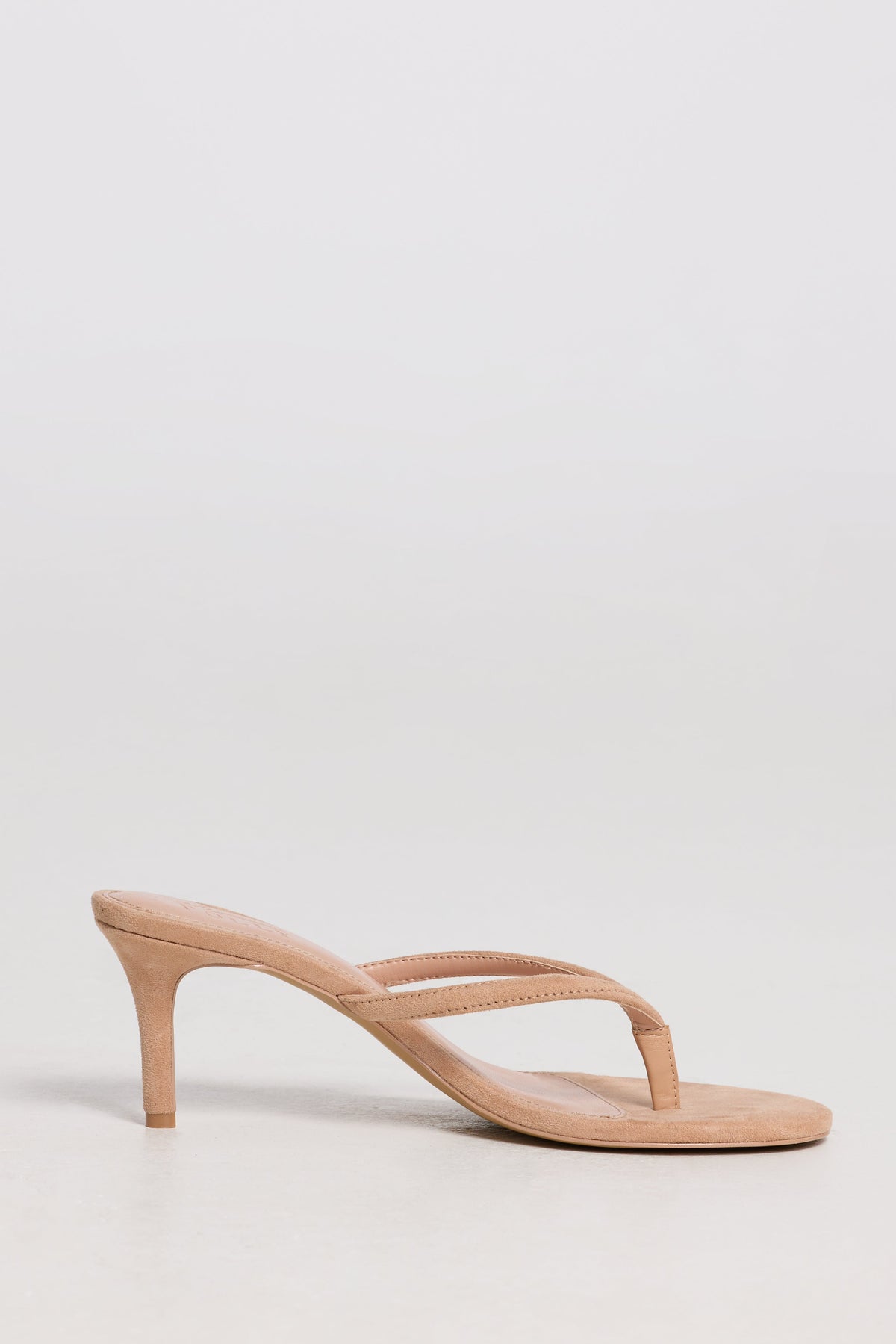 Chic Heeled Thong Sandals in Soft Tan