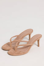 Chic Heeled Thong Sandals in Soft Tan