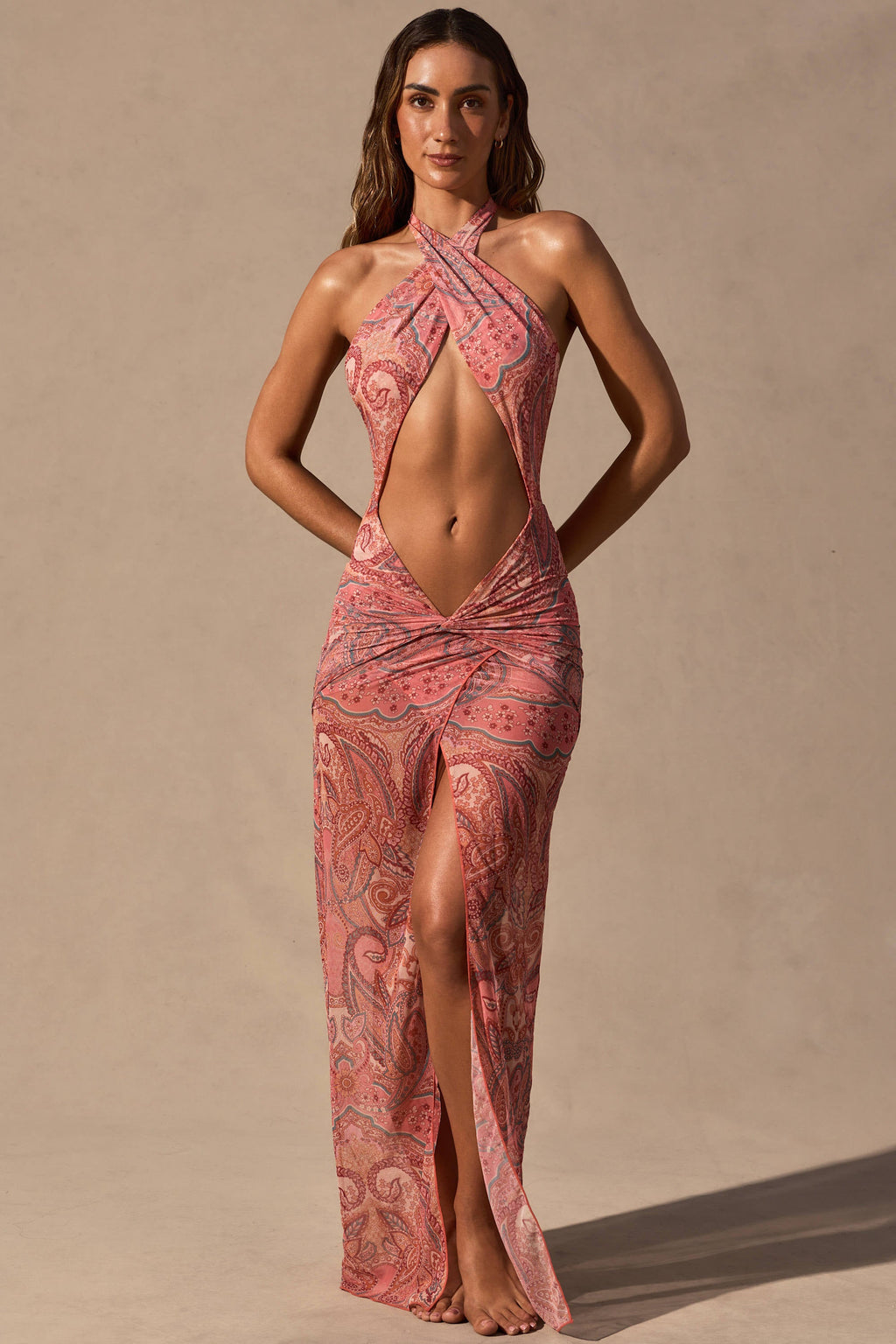 Chic Cut-Out Halterneck Maxi Dress in Paisley Print