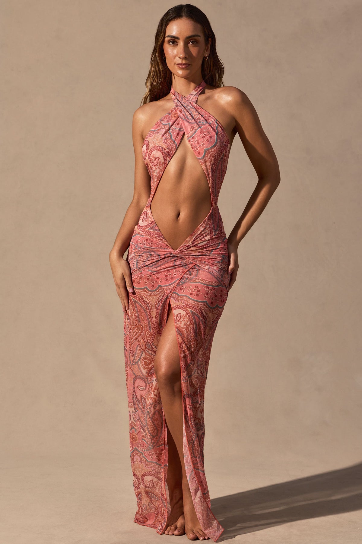 Chic Cut-Out Halterneck Maxi Dress in Paisley Print