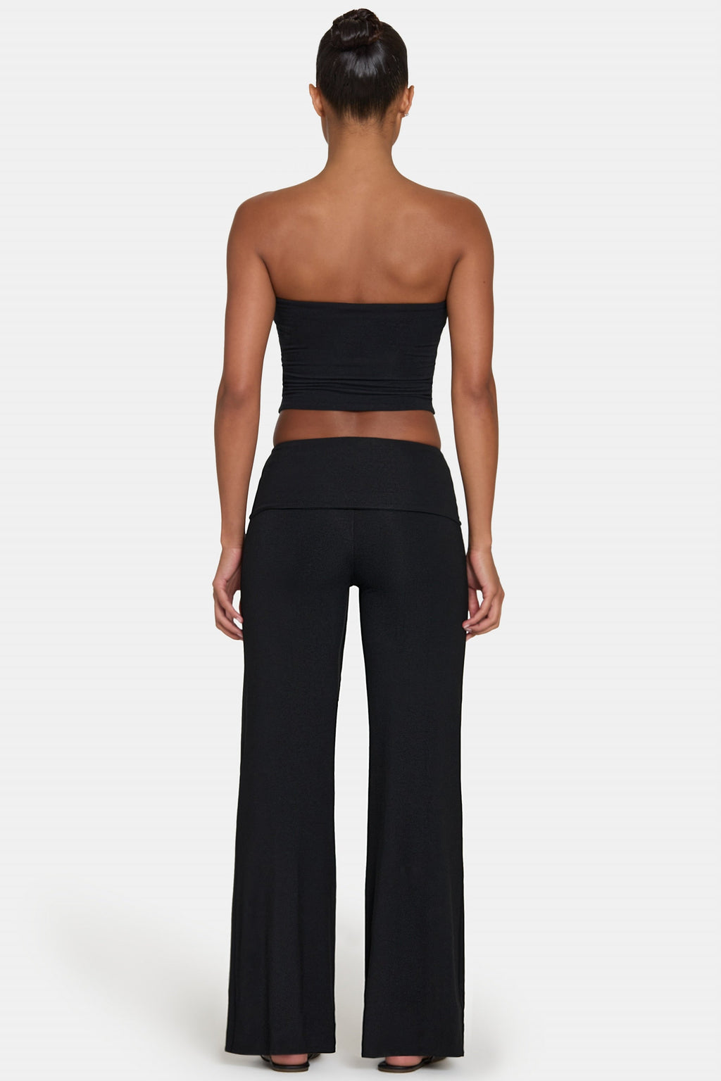 Chic ButterCloud Tie-Waist Wide-Leg Trousers in Black