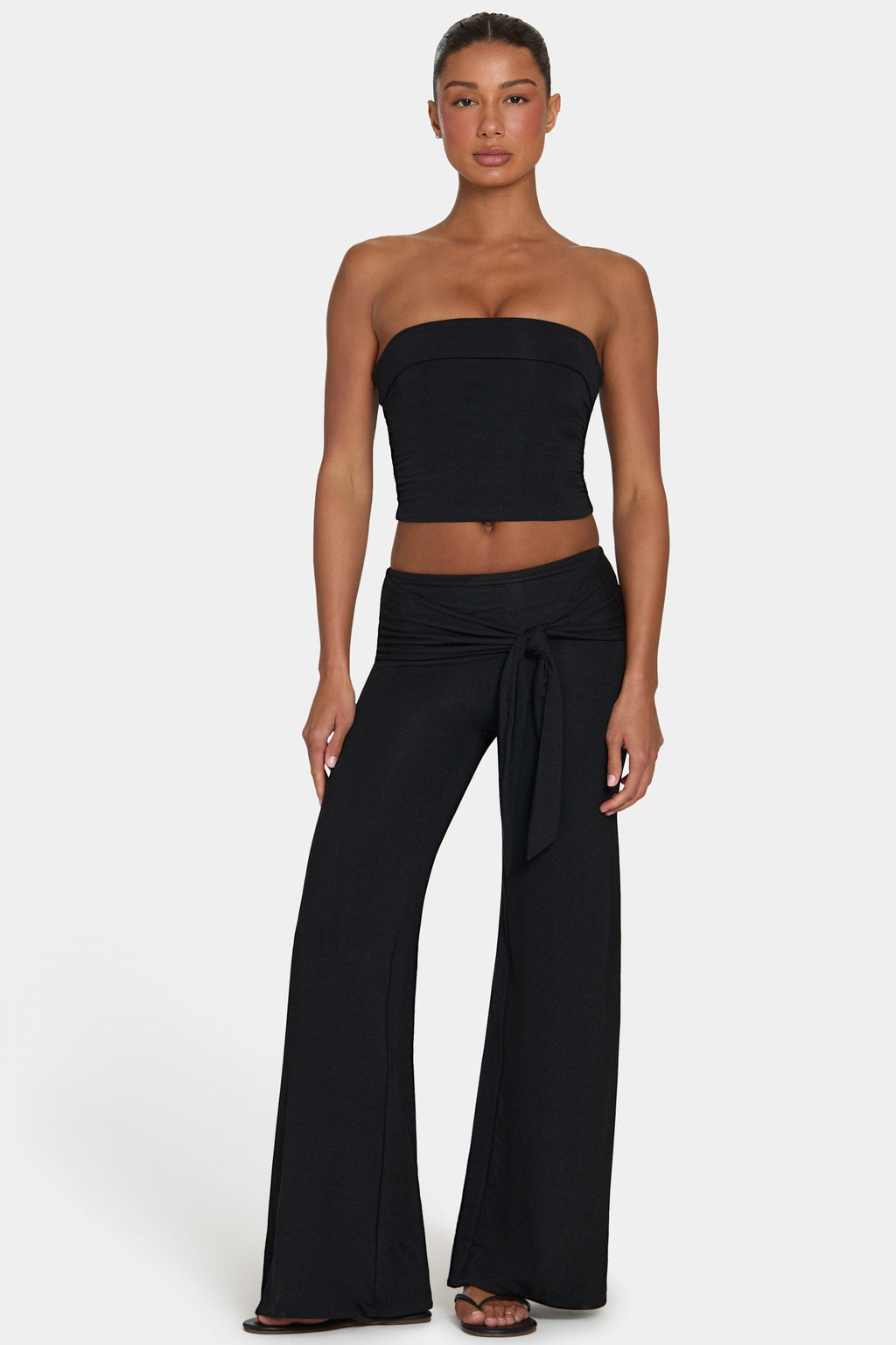 Chic ButterCloud Tie-Waist Wide-Leg Trousers in Black