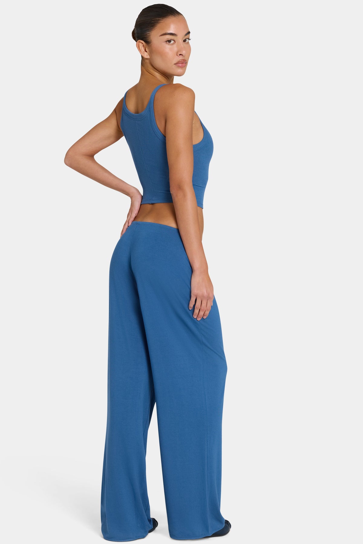 Chic ButterCloud Tie-Waist Wide-Leg Trousers in Marine
