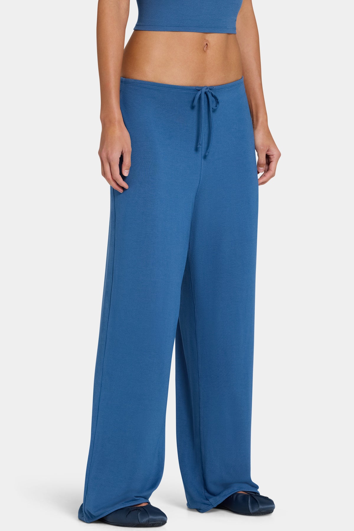 Chic ButterCloud Tie-Waist Wide-Leg Trousers in Marine
