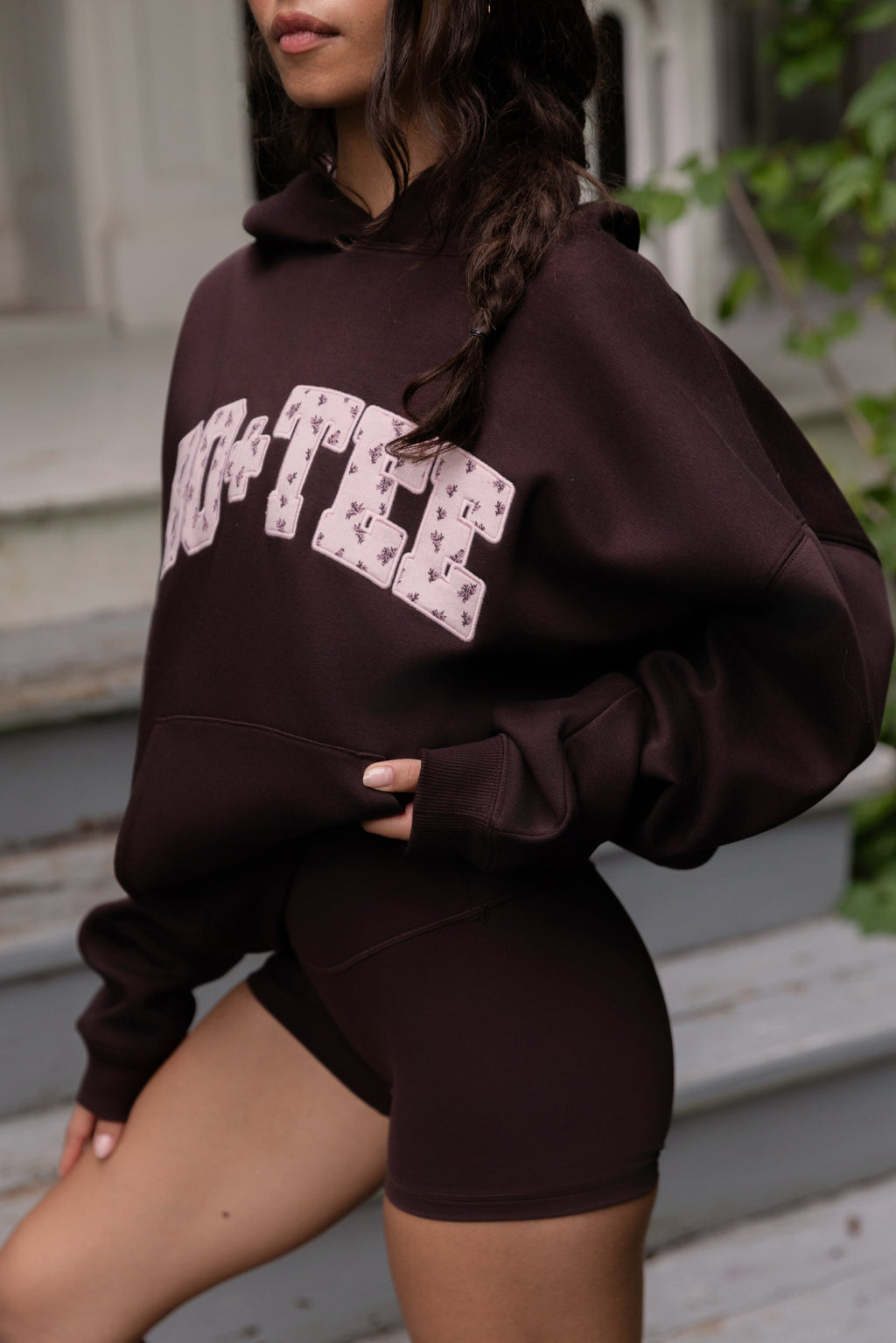 Chic Oversized Applique Hoodie in Espresso