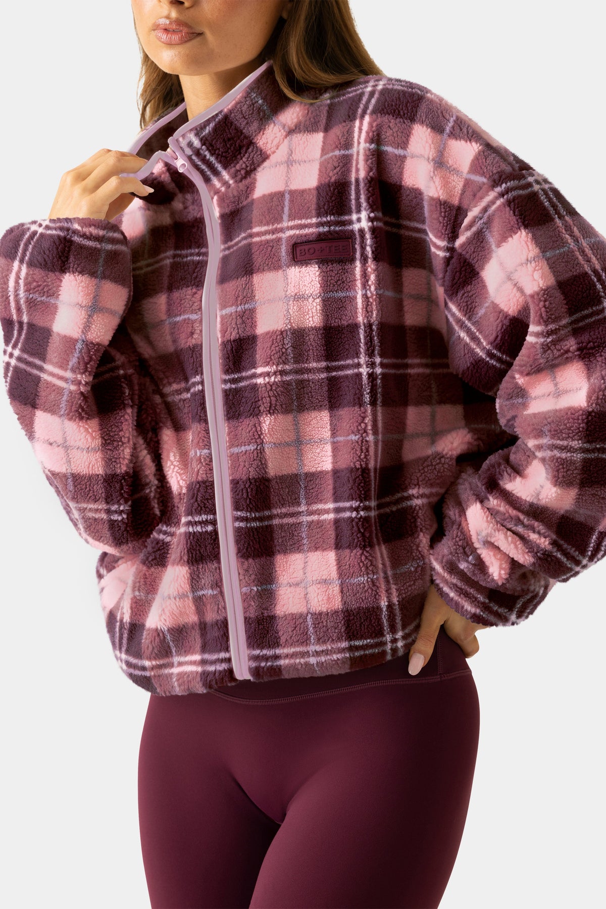 Chic Oversized Zip-Up Fleece in Plum Plaid