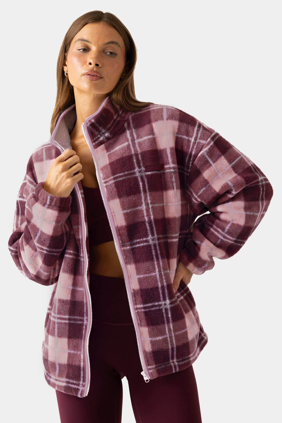 Chic Oversized Zip-Up Fleece in Plum Plaid